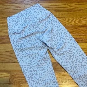 Allfenix white cheetah print leggings